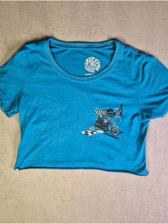 Tops - Blue cropped tee with graphic design. Size: M #